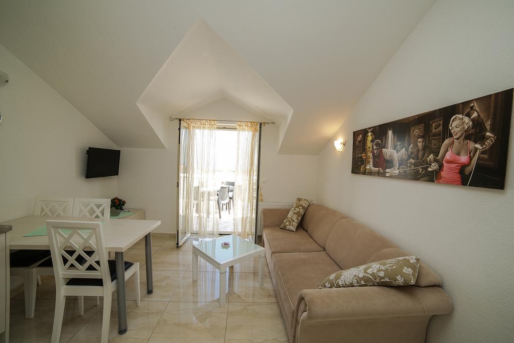 Apartments Manda Supetar Extérieur photo
