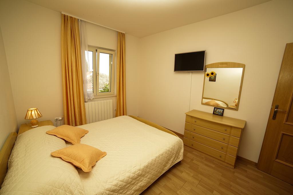 Apartments Manda Supetar Extérieur photo