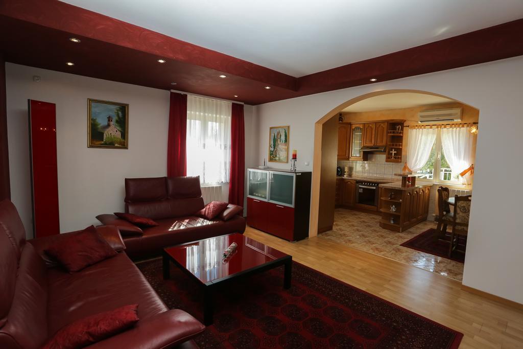 Apartments Manda Supetar Extérieur photo