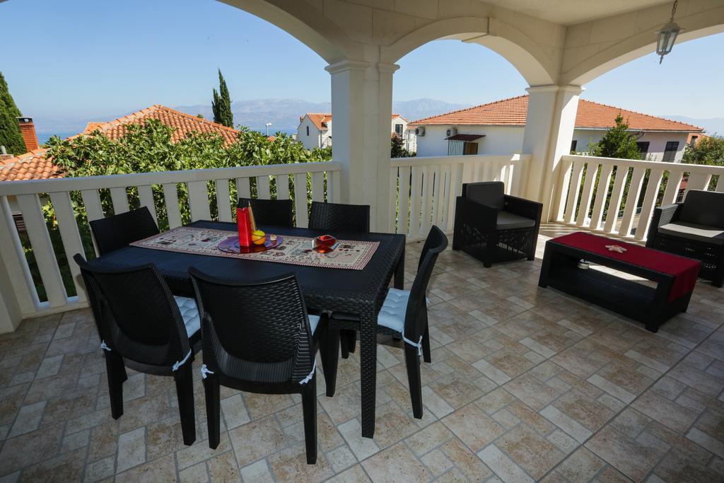 Apartments Manda Supetar Extérieur photo