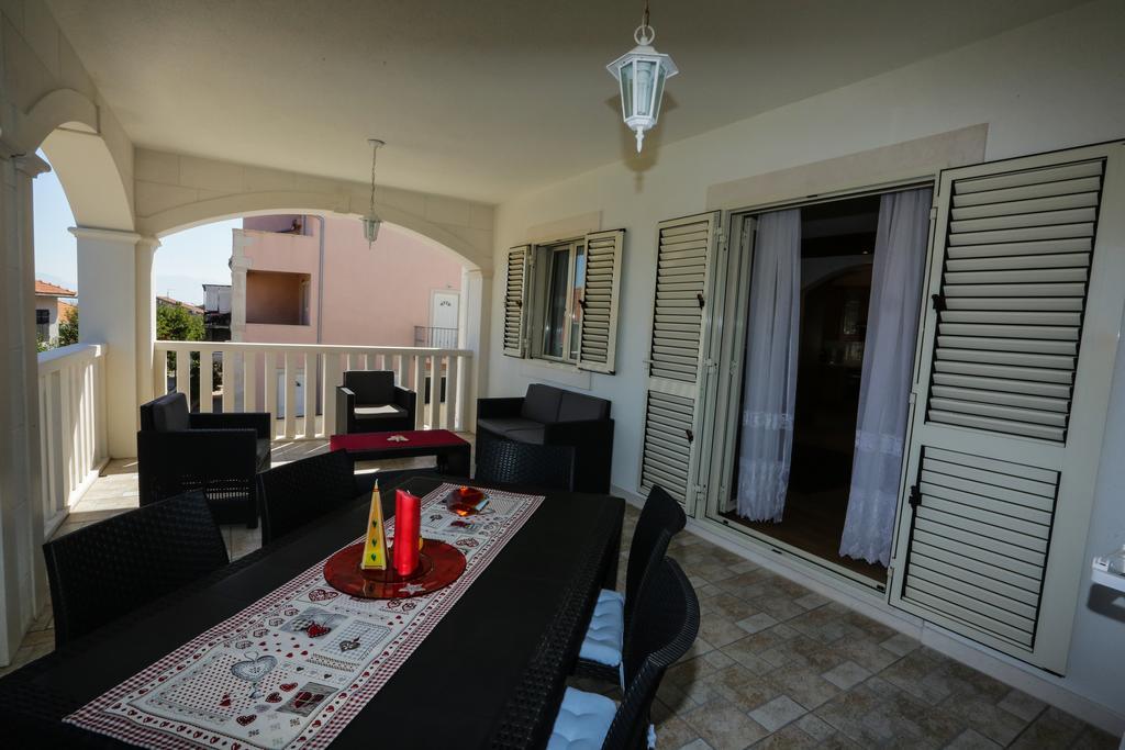 Apartments Manda Supetar Extérieur photo