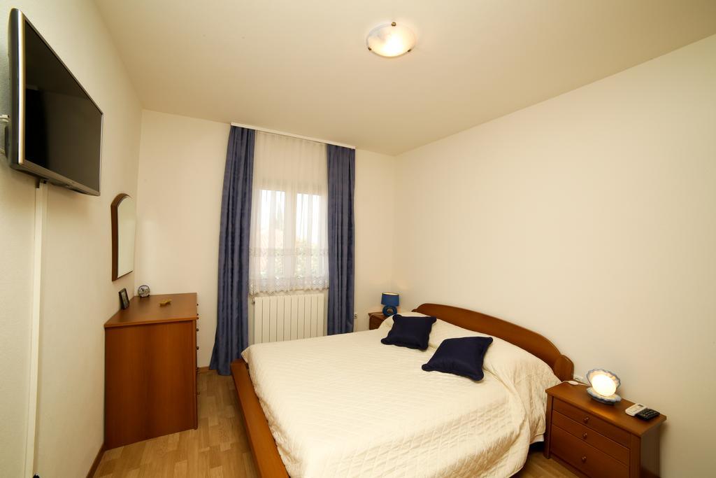 Apartments Manda Supetar Extérieur photo